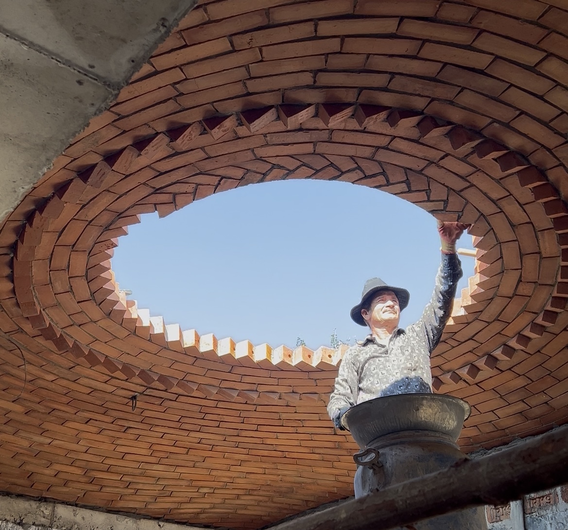 Craftsman finishing circular dome with decorative corbelling - Rohtak Domes 2025