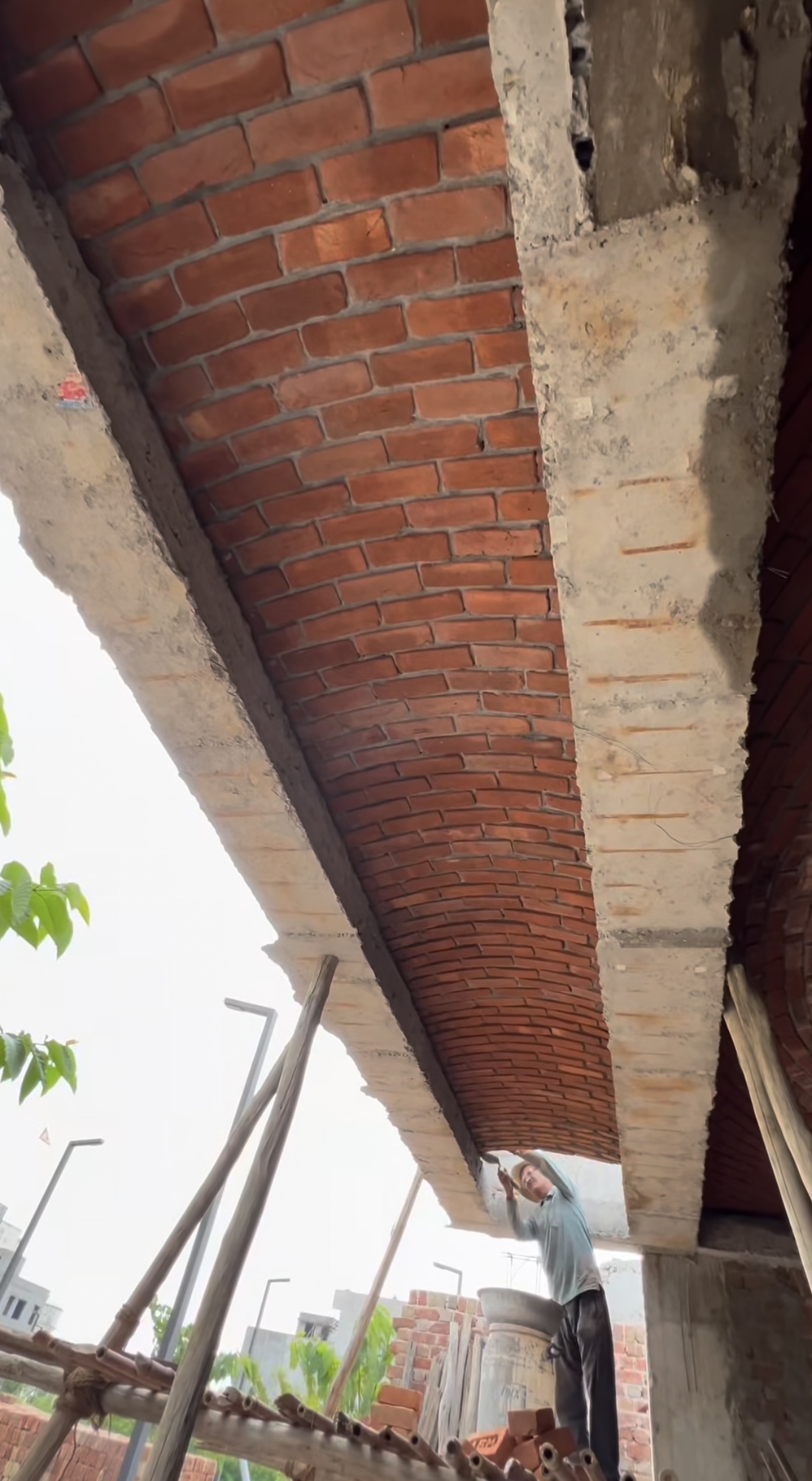 Brick barrel vault ceiling under construction - Rohtak Domes 2024